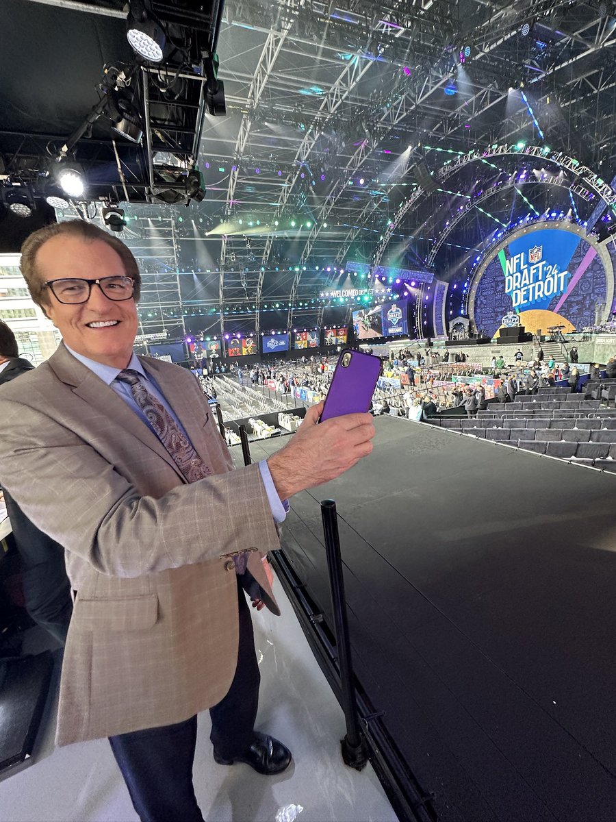 Lily_Blum96's tweet photo. 16 days until @MelKiperESPN breaks out his personal, purple iPhone
The story goes, this phone is truly only used once a year, at the #NFLDraft — hasn’t been turned on since April 27, 2024
#BringBackLandlines https://t.co/7kGyhquLxx