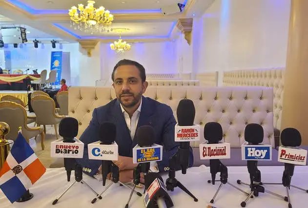 latablablog's tweet photo. #Tablazo Antonio Espaillat López, propietario junto a su familia de la discoteca #JetSet cuyo derrumbe deja al menos 50 muertes, inauguró en 2022 el hotel "boutique" #RadioHotel, en Upp Manhattan, NYC (mínimo $160/noche). Solo la construcción del edificio costó 300 millones $$. https://t.co/uQgxMOg0OJ