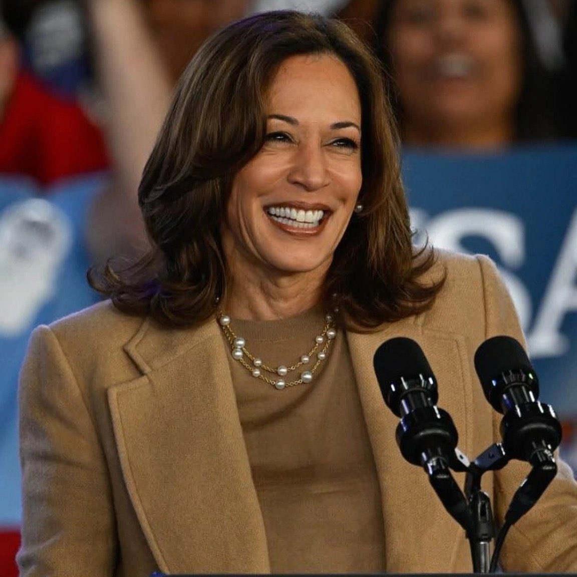 I’m voting for her and no one else!!
Love my Madam President Kamala!! 💙 #KamalaHarris2028