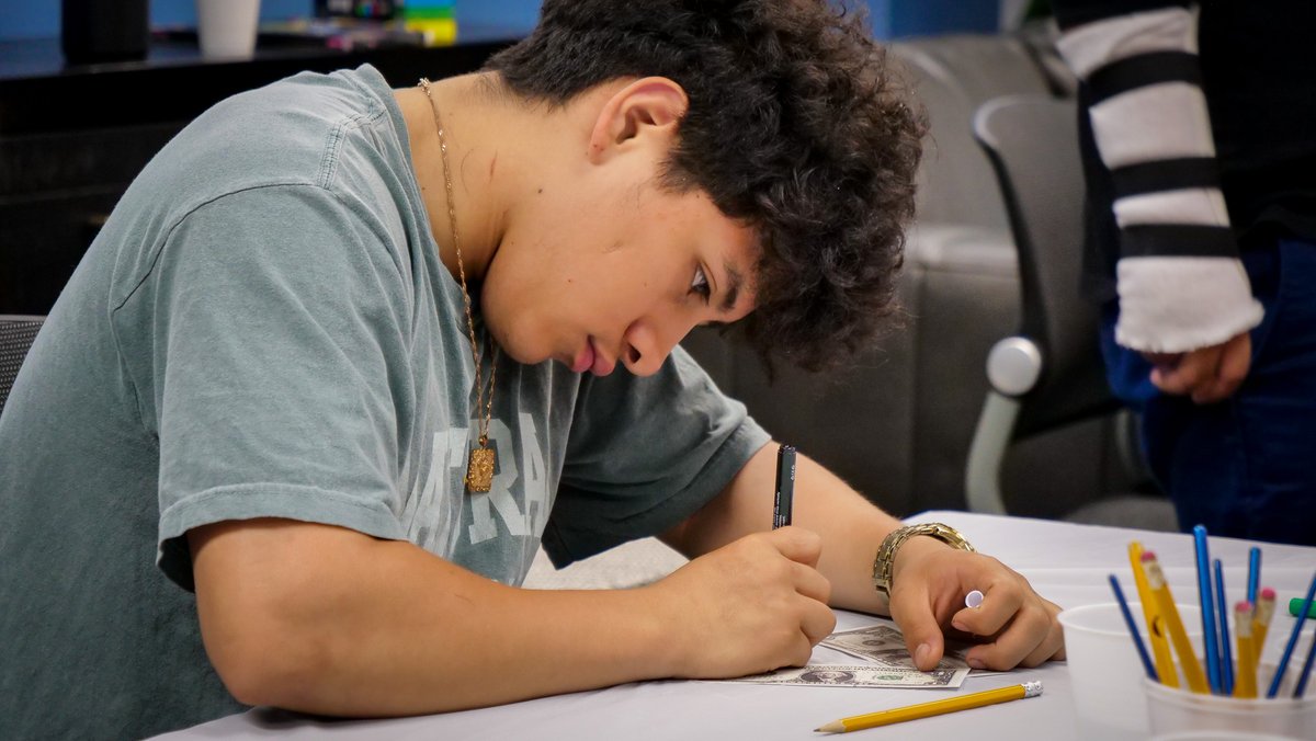 🎉 Shoutout to our Bellevue West High School P2S students!

💪 45% of our active P2S cohort missed less than 10% of school—way to show up and stay committed! Marrs Middle School is close behind with 36%!

👏 Keep up the great work, students!