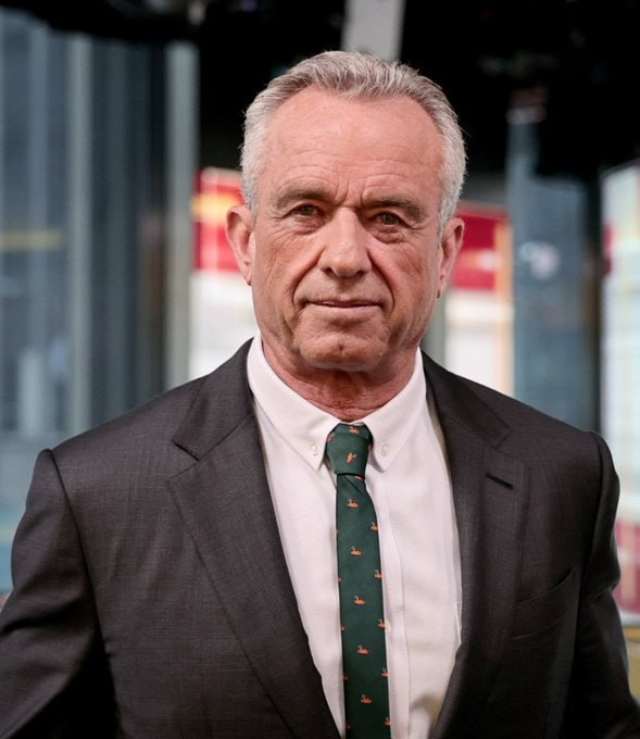 RedEagleUpdates's tweet photo. 🚨BREAKING: President Trump announces that Robert F. Kennedy Jr. will have the authority to investigate corruption in the health sector.

Do you support this move?

YES or NO?

If Yes, Give me a THUMBS-UP👍! https://t.co/ljn157icrt