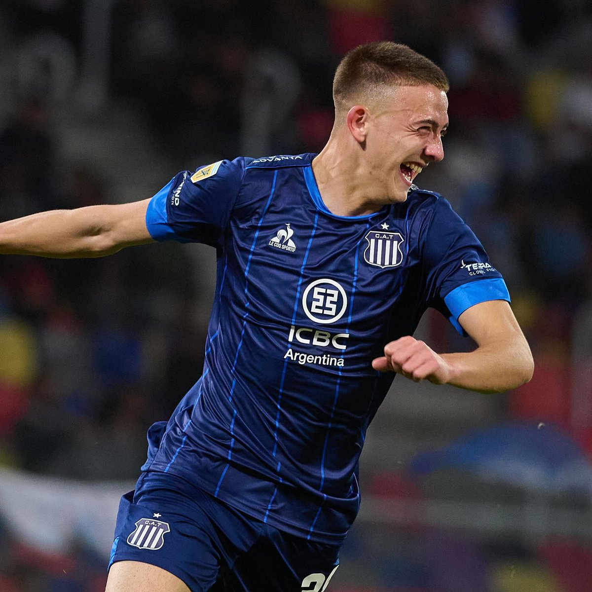 Señor Albarracín agarre sus pertenencias y busque equipo, no se merece ser suplente en este plantel