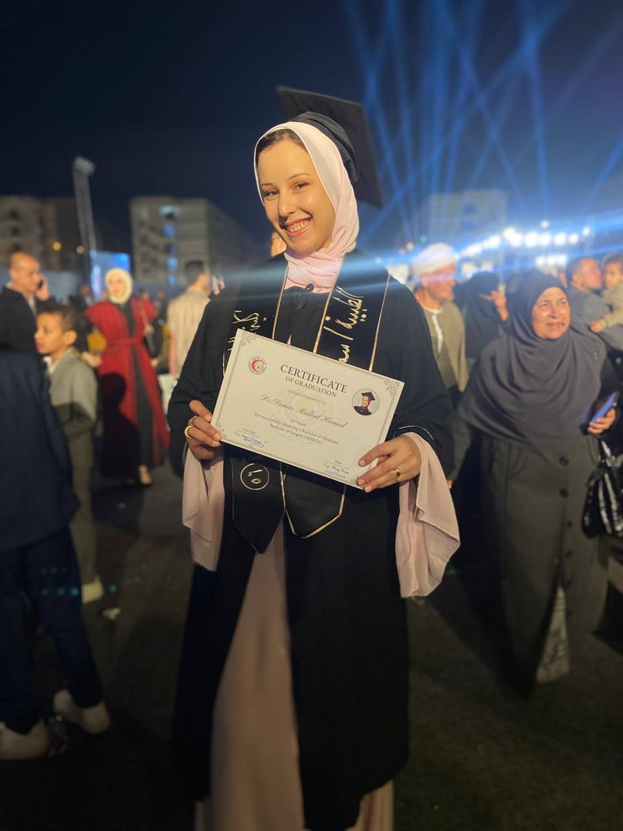 just_sam___'s tweet photo. كان حلم جميل ف خيالنا ..
الحمد لله 💕
#Graduation56 https://t.co/UHhUA4mHeh
