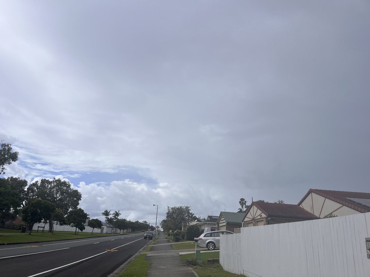 robinpiIled's tweet photo. okay a little rain never stopped anybody.! #nowwalking https://t.co/ZH0w3JaOnU