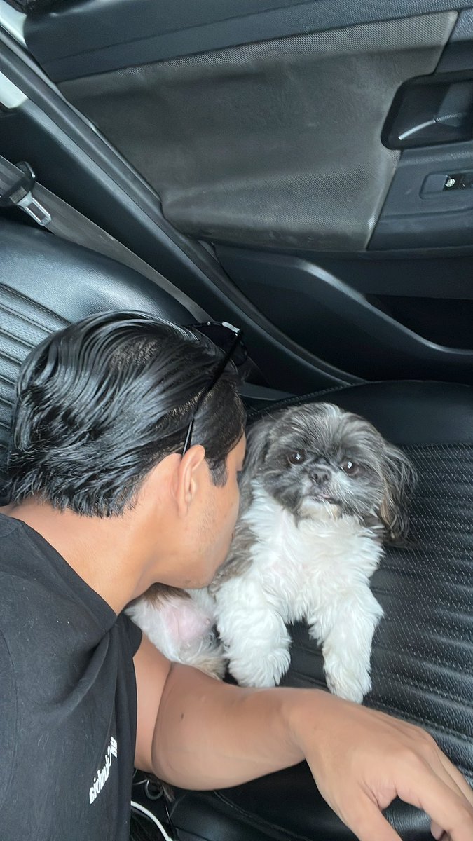 jose_davis99's tweet photo. Claro que es terapia dar un paseo con mi muñecota😛 https://t.co/sYnPVcCLv5