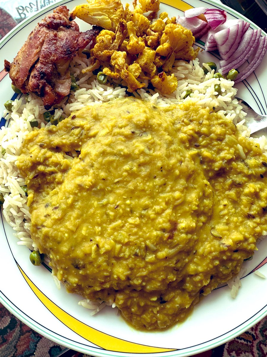free_style_chef's tweet image. Leftovers for #twittersupperclub 

Daal, rice, chicken, cauliflower. 

#indianfood #leftovers