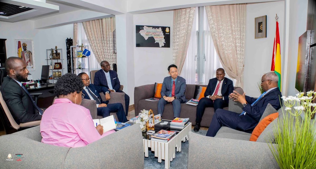 Bah Oury (@bahourykigna) on Twitter photo J’ai reçu Dr Hyoung-Joon Lim, Représentant sortant du PAM en Guinée.
Je salue les résultats obtenus sous son mandat et l’engagement constant du PAM aux côtés de notre pays.
#ensemblePourLaGuinée🇬🇳
<a href="/WFP_FR/">PAM (WFP in French)</a> J’ai reçu Dr Hyoung-Joon Lim, Représentant sortant du PAM en Guinée.
Je salue les résultats obtenus sous son mandat et l’engagement constant du PAM aux côtés de notre pays.
#ensemblePourLaGuinée🇬🇳
<a href="/WFP_FR/">PAM (WFP in French)</a>