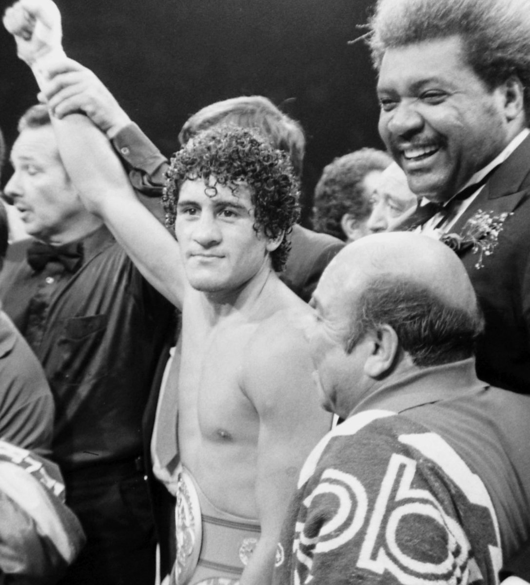 ringmagazine's tweet photo. The hand of 23-year-old Salvador Sanchez is raised for the final time after the Ring and WBC featherweight champion defeated Azumah Nelson by TKO in the 15th round at Madison Square Garden in 1982. 

Just weeks later, Sanchez was tragically killed in a car accident in Mexico. https://t.co/ue29c1mM8h