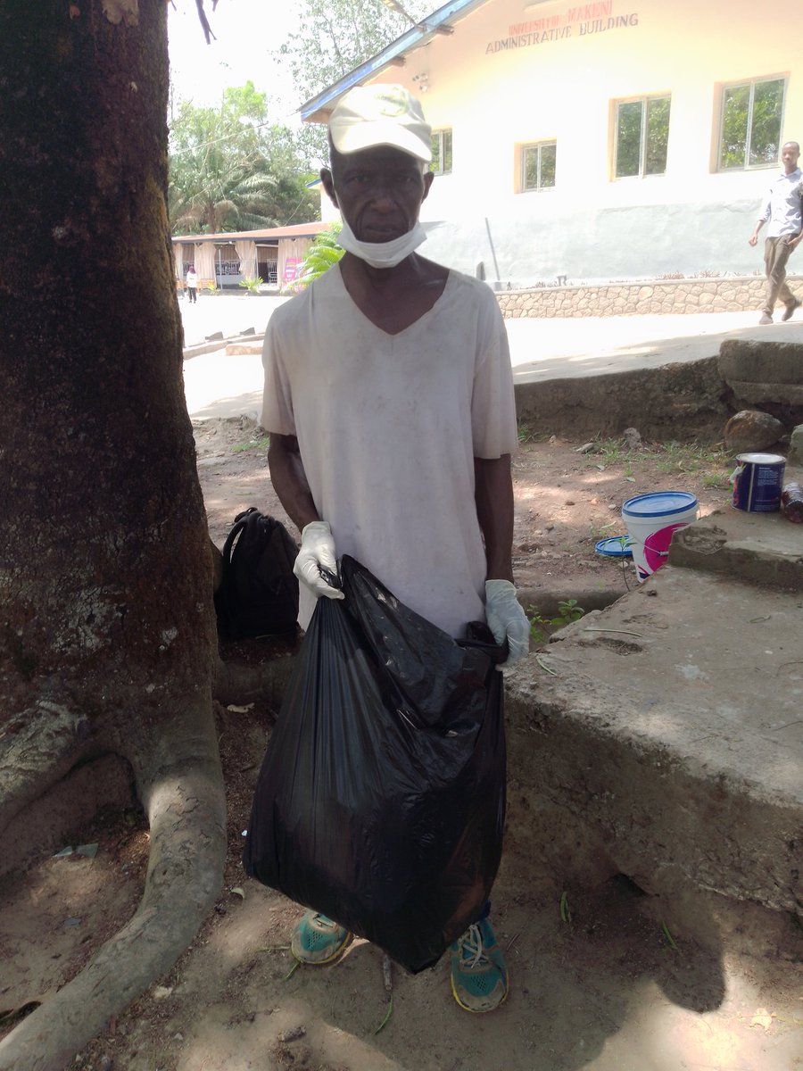 AlphaAm50113087's tweet photo. As part of the CEU-UniMak project, Dear Plastic conducted a cleaning exercise last week at the Fatima Campus of the University of Makeni. The activity brought together the Dear Plastic team and UniMak support staff ( cleaners). https://t.co/QvavHEfpA7