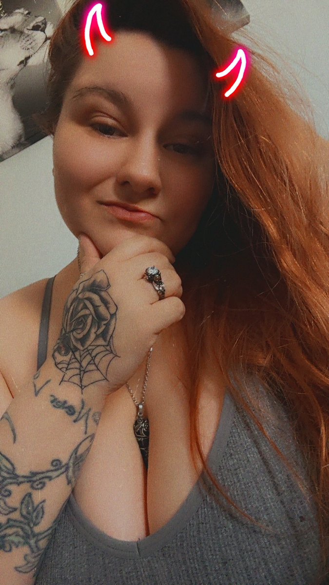 QueenChaos90's tweet photo. I don’t think your worth it, let your wallet prove me wrong, loser. 🤷‍♀️😏😈 #findom #findomnewbie #findomgoddes #beagoodboy https://t.co/4VxwLSQgyC