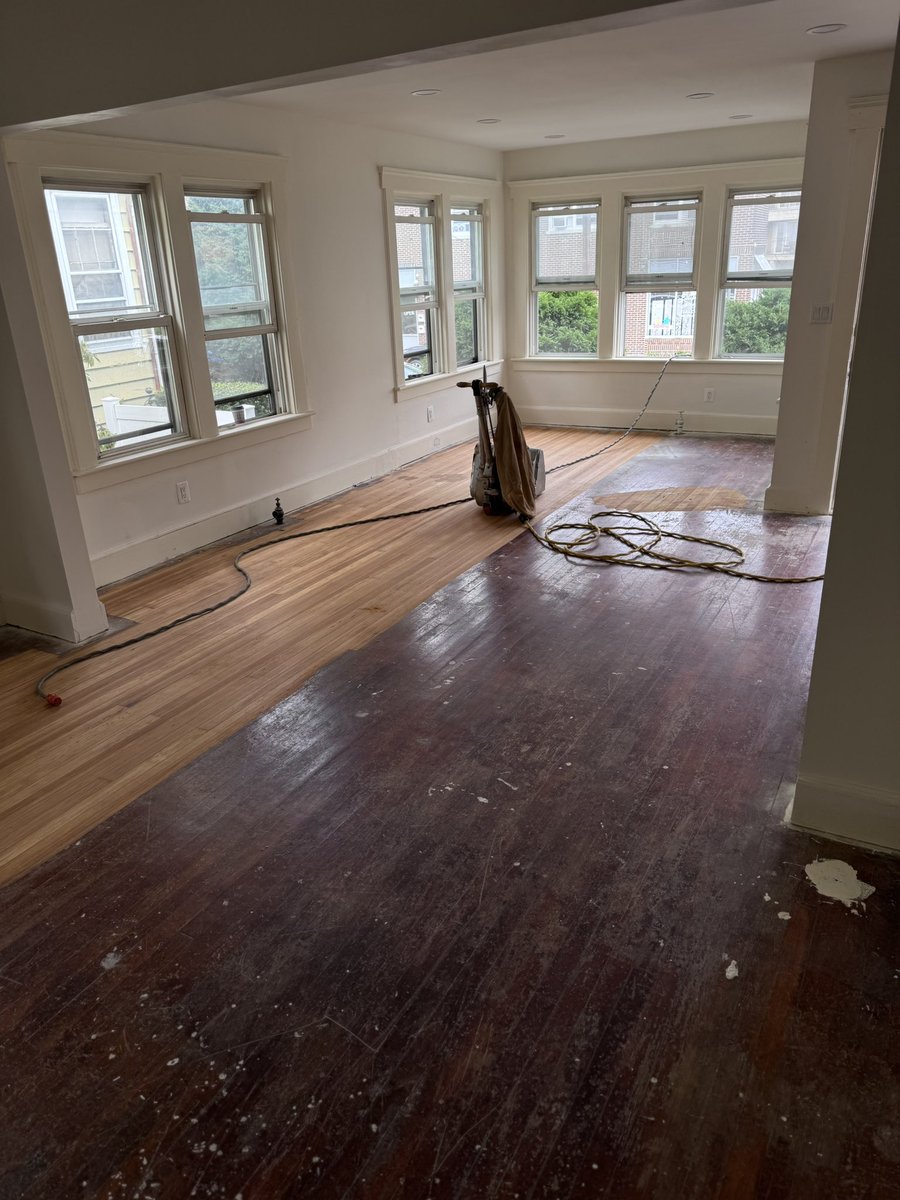 vgjfloors's tweet photo. Before and after. Don’t forget if you have any questions or need anything don’t hesitate to call us or text us by 732-768-0854. #woodrefinish #sanding #floor #bona #fyp #HomeImprovement #realinvestment #pine #pinefloor https://t.co/vMvWQUALIh