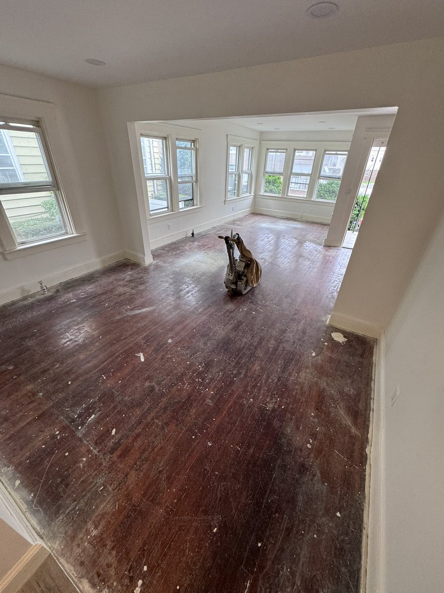 vgjfloors's tweet photo. Before and after. Don’t forget if you have any questions or need anything don’t hesitate to call us or text us by 732-768-0854. #woodrefinish #sanding #floor #bona #fyp #HomeImprovement #realinvestment #pine #pinefloor https://t.co/vMvWQUALIh