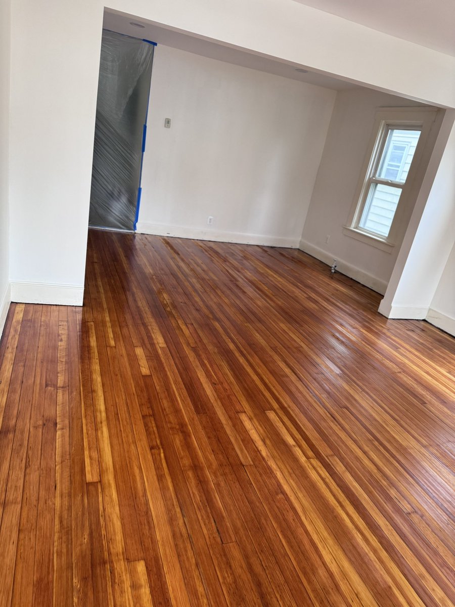 vgjfloors's tweet photo. Before and after. Don’t forget if you have any questions or need anything don’t hesitate to call us or text us by 732-768-0854. #woodrefinish #sanding #floor #bona #fyp #HomeImprovement #realinvestment #pine #pinefloor https://t.co/vMvWQUALIh
