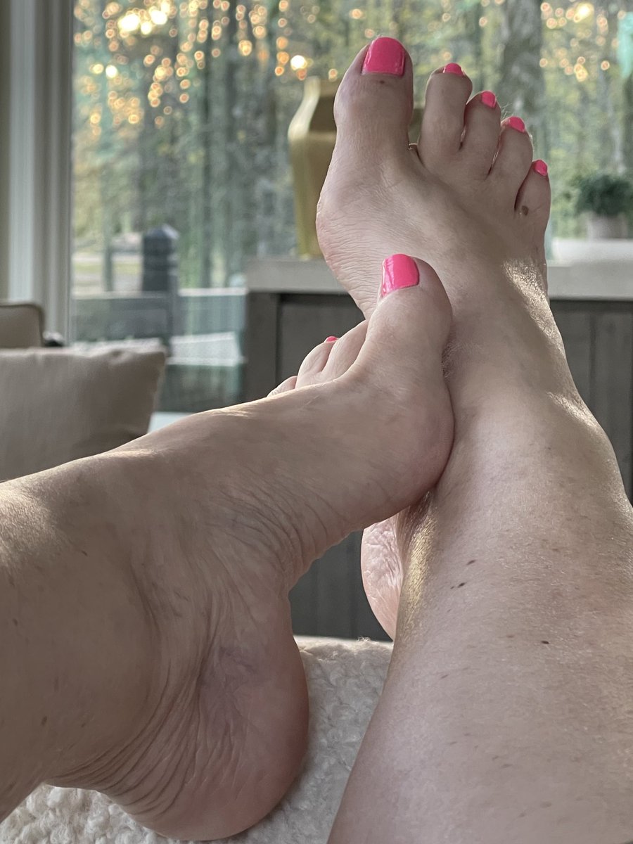 PediForce's tweet photo. Sunset in the Village #readytogoback #worththewait #footrest https://t.co/y5oyBPIB39
