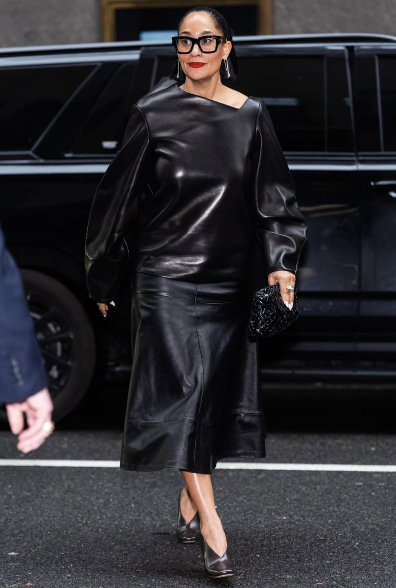 LegendaryLade's tweet photo. Tracee Ellis Ross takes NYC in leather looks by Entire Studios (L) &amp; Brandon Maxwell (R)! 🗽🔥 https://t.co/JsNa2hXvuE