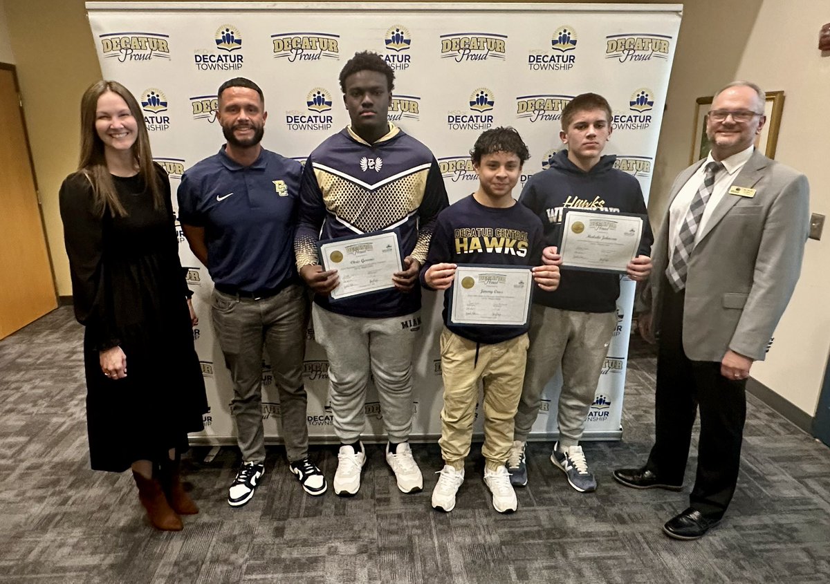 The Decatur Middle School  8th grade wrestling team is #DecaturProud to have 3 Individual Mid-State Conference Champions! 
Congratulations to:
Chris Gervais - 285 lb weight class
Jimmy Cruz- 120 lb weight class
Malaki Johnson- 165 lb weight class
Outstanding work!!
<a href="/DMSHawks/">DMS Athletics</a>