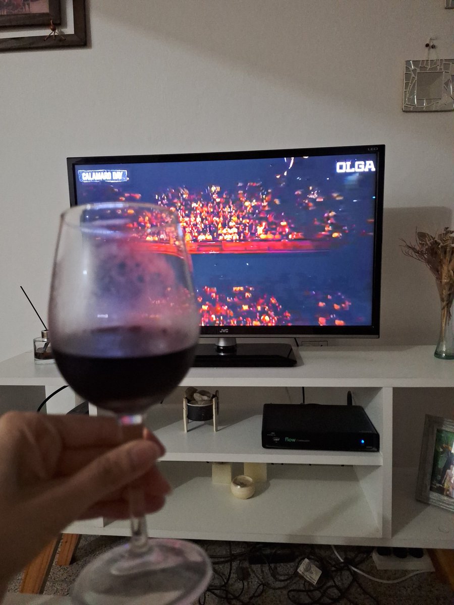 MayMancinelli's tweet photo. Brindo por más Olguita y por este Calamaro Day que va a ser hasta las lágrimas! Gracias ❤️ #calamarodayxolga @olgaenvivo https://t.co/iZNFO1cTHE