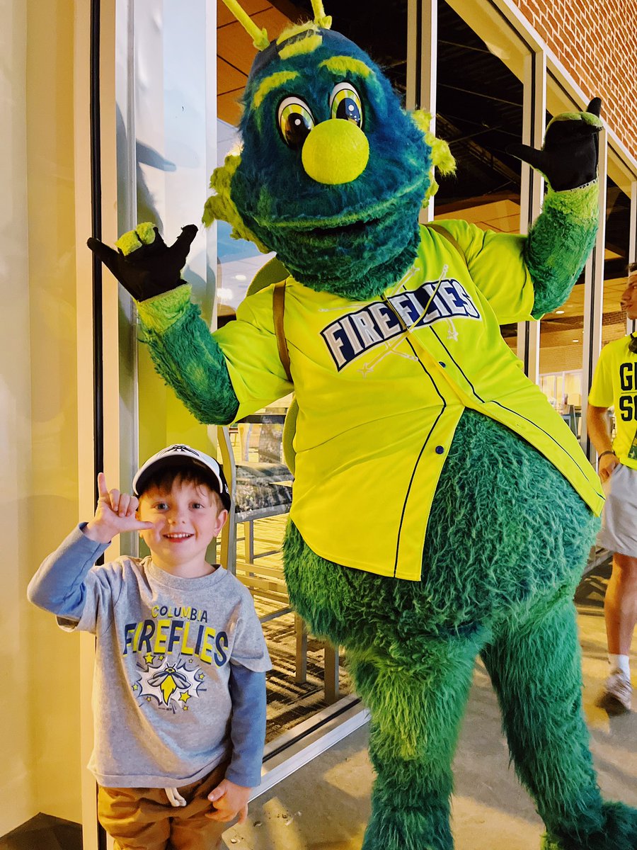Happy 5th Birthday Avery🎂 Nowhere better way celebrate than a <a href="/ColaFireflies/">Columbia Fireflies</a> opening game! Tis the season. #Columbia #BullstreetDistrict #Segra