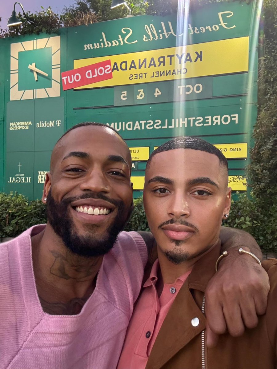 _franzfanon1's tweet photo. Y’all look at me and my man.  😭 https://t.co/zMY8tmOziB