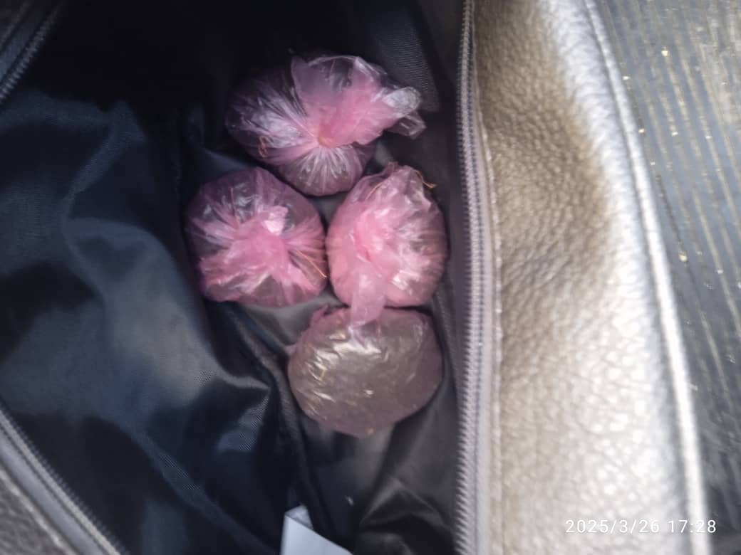 DefendiendoCuba's tweet photo. Se detienen 4️⃣ ciudadanos que pretendían traficar marihuana en la capital, procedente de la Isla de la Juventud. 👇

El enfrentamiento a la droga es una prioridad para nuestro país.‼️Sin tregua contra este flagelo‼️

#ToleranciaCero 
#ContraLasDrogasSeGana
#DefendiendoCuba🇨🇺💪❤️ https://t.co/Y8MthgPGvG