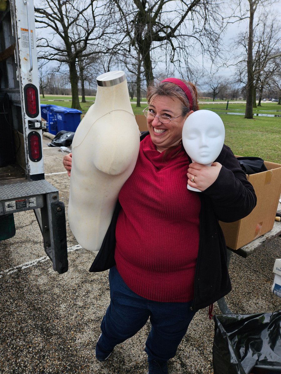 FPDCC's tweet photo. Trash or Treasure? 🗑️
Last weekend’s #TrashBash finds included:
🎮 Guitar Hero controller neck
🎻 A cello
🌶️ Chili pepper lights
🎭 Mannequin parts
Missed it? We’re back April 26, 9AM–12PM @ Dan Ryan Woods! ♻️
Info 👉 https://t.co/pTYwtb4Pby https://t.co/JA7QONiaB4
