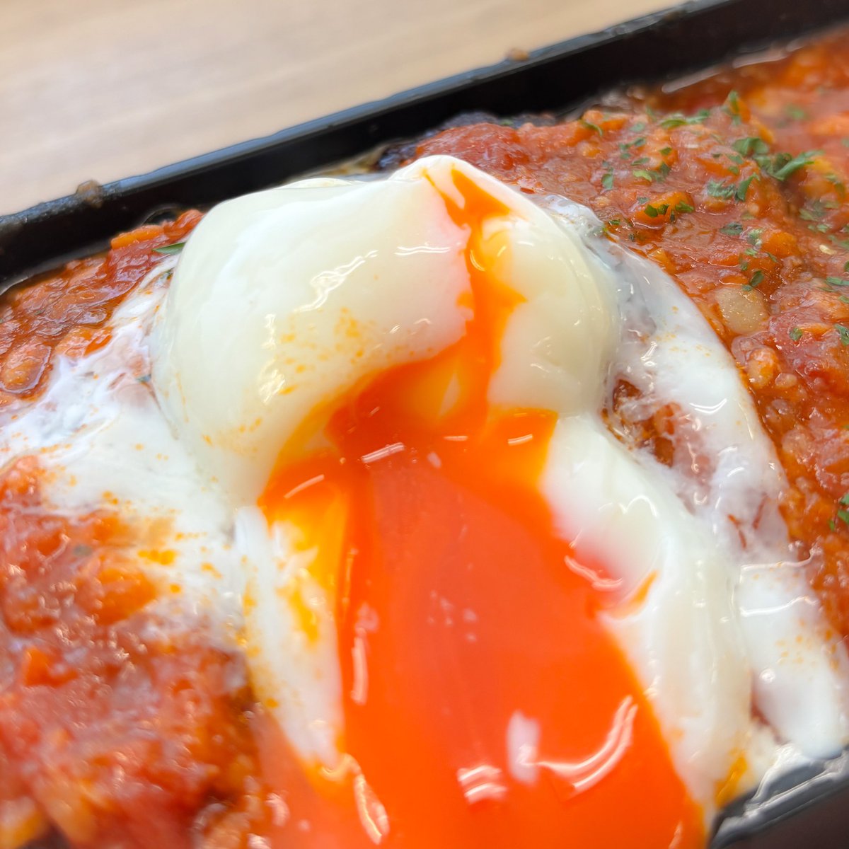 matsuya_foods's tweet photo. 今日は松屋銀座限定
国産黒毛和牛のうまトマハンバーグ頂きます😋
#食べればわかるさ https://t.co/HHngzmnHpa