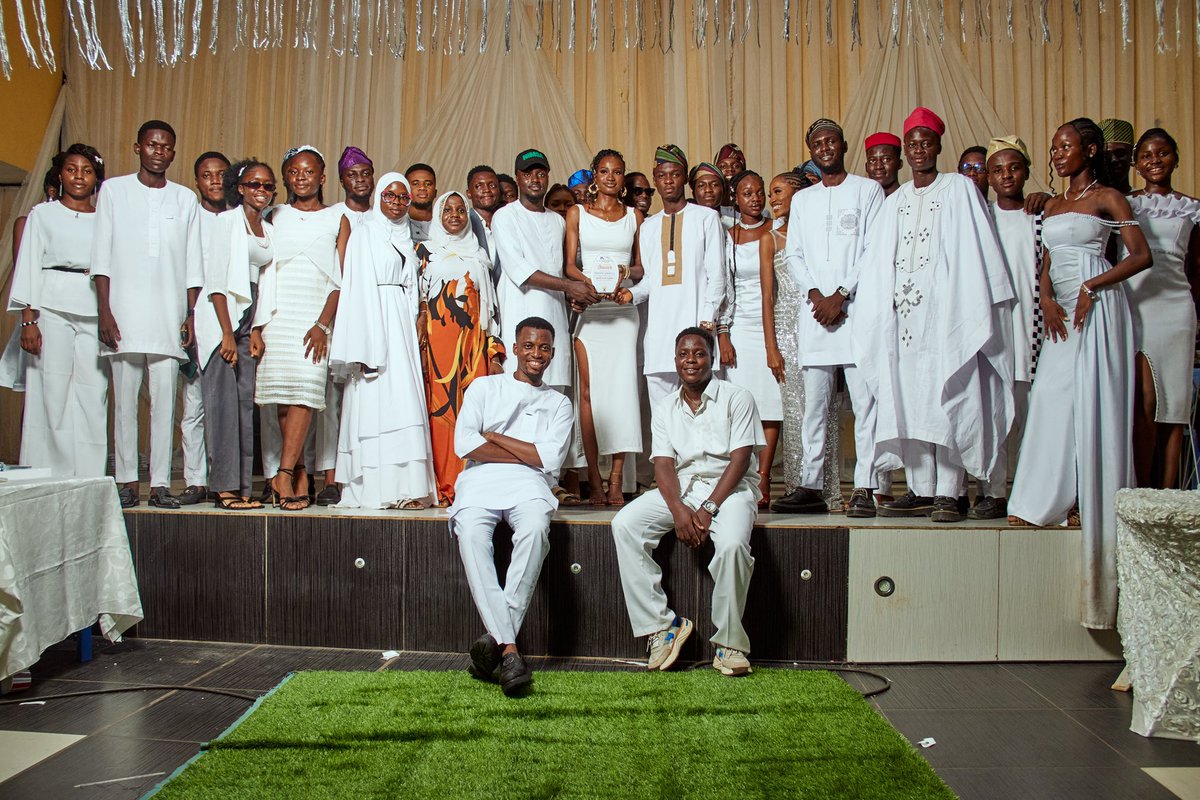 DanielOlusade's tweet photo. On the 5th April, last week, I was privileged, along side some SW Leaders, to have joined the good people of @ooumsa in their just concluded 31st Health Week at OOUTH, Shagamu, Ogun State.
I was a blissful experience I would ask for again and again!
#NiMSA #OBA #OOUMSA https://t.co/JSKvhftCR2