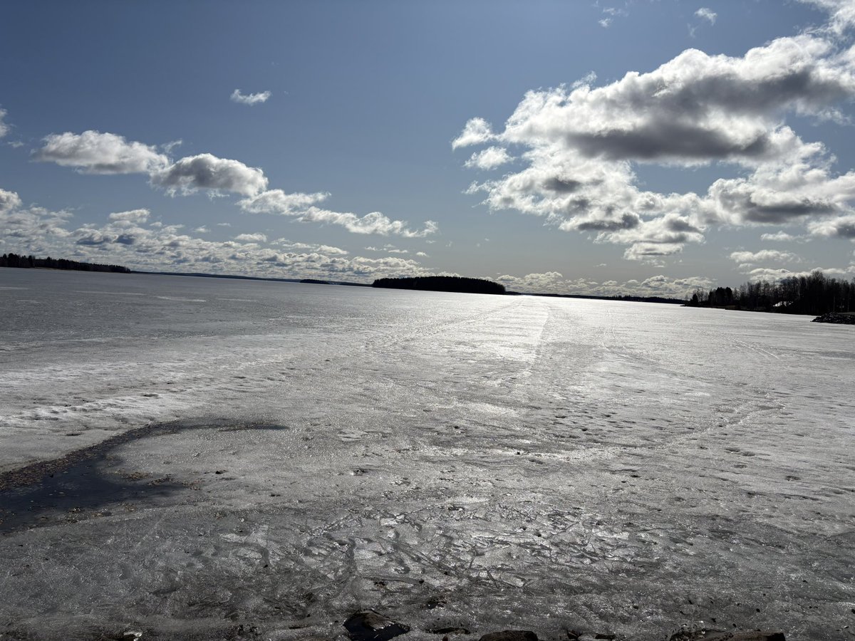 hm_grandell's tweet photo. Tunnelmia viikonlopulta. #lappajärvi #palataivasta #pohjanmaa #lakeus #kotiseutu #meteoriittijärvi https://t.co/rHJckYGoXR