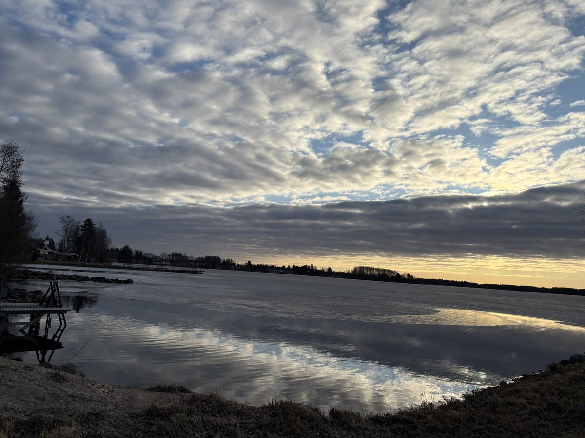 hm_grandell's tweet photo. Tunnelmia viikonlopulta. #lappajärvi #palataivasta #pohjanmaa #lakeus #kotiseutu #meteoriittijärvi https://t.co/rHJckYGoXR