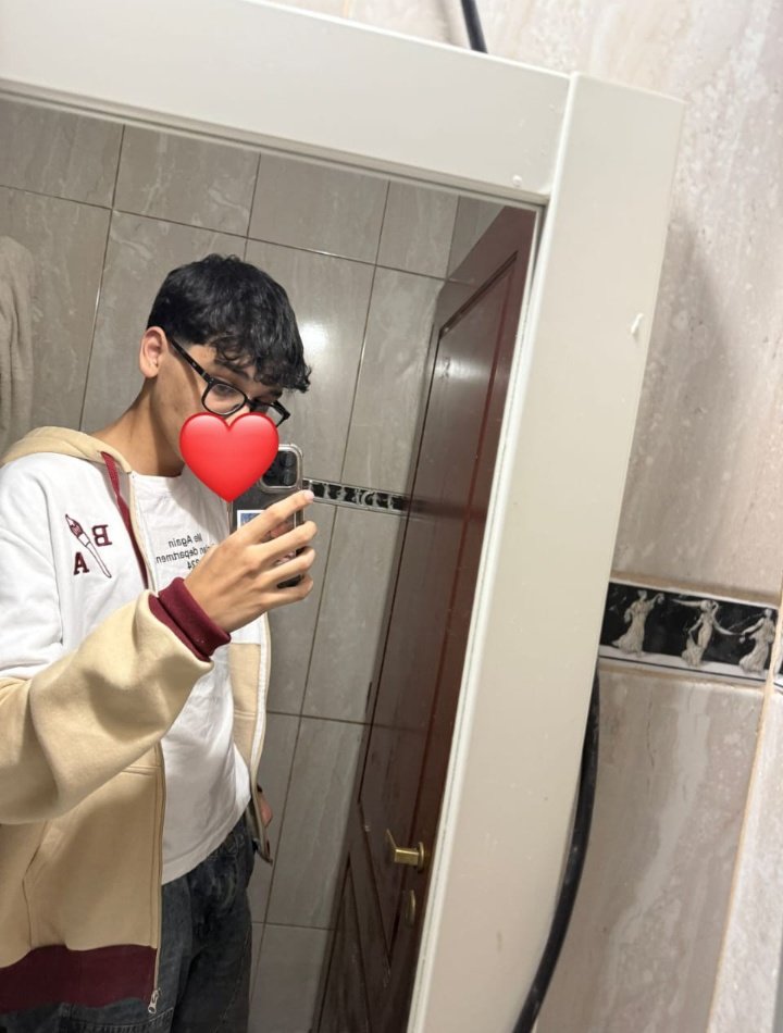 cazzuual's tweet photo. 🚨🚨AYUDA PORFAVOR 🚨🚨
él es @tstreacherous_ (Jeremías)
tiene 16 años de edad y necesita AYUDA URGENTE !!!
es fan de Sabrina desde 2019 y juega fornite desde 2018 y NECESITA la skin de SC pero no puede comprarla, si alguien puede, PORFAVOR QUE COLABORE, HÁGANLE CUMPLIR SU SUEÑO! https://t.co/wj0uIC11UG