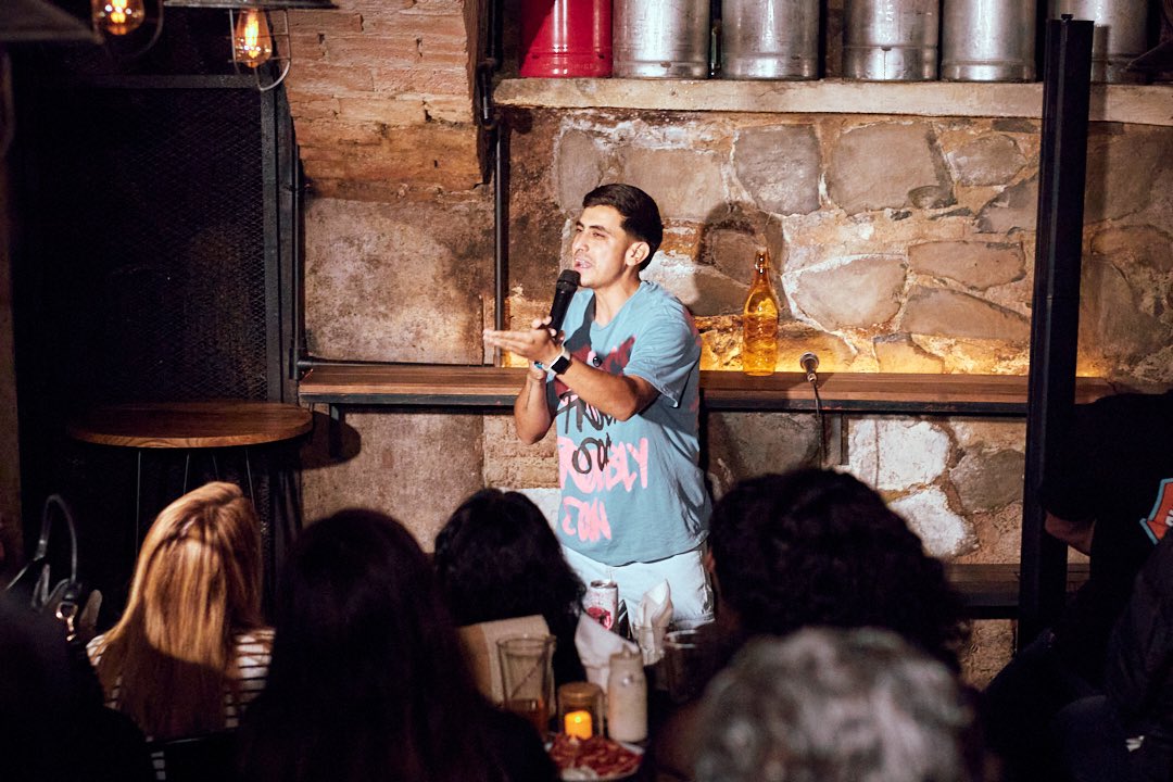 standupgdl's tweet photo. Te presentamosnuestro primer episodio de #RisasDesdeBúnker con @pope_delatorre.

Encuéntralo en las siguientes plataformas:

YOUTUBE ➡️ https://t.co/sGBj5dgP5g

SPOTIFY ➡️ https://t.co/n83LPe0VeC

AMAZON MUSIC ➡️ https://t.co/Nr0haEtEFe https://t.co/2pjhBHF67p