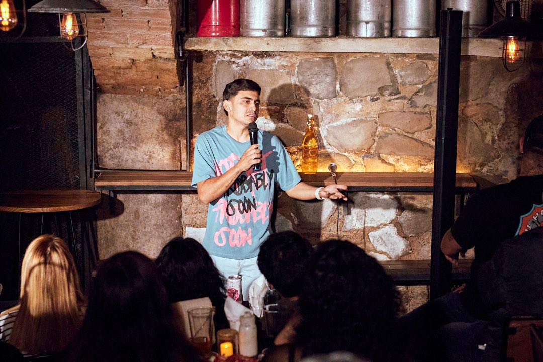 standupgdl's tweet photo. Te presentamosnuestro primer episodio de #RisasDesdeBúnker con @pope_delatorre.

Encuéntralo en las siguientes plataformas:

YOUTUBE ➡️ https://t.co/sGBj5dgP5g

SPOTIFY ➡️ https://t.co/n83LPe0VeC

AMAZON MUSIC ➡️ https://t.co/Nr0haEtEFe https://t.co/2pjhBHF67p