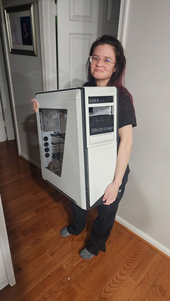 AshleyFroberg's tweet photo. Got rid of my og pc case from 13 years ago. 😭 It was part of my first ever build that I did myself. But Bae got me a super cute replacement complete with a new Dwaekki 🩷 https://t.co/AvUPEu3iLA