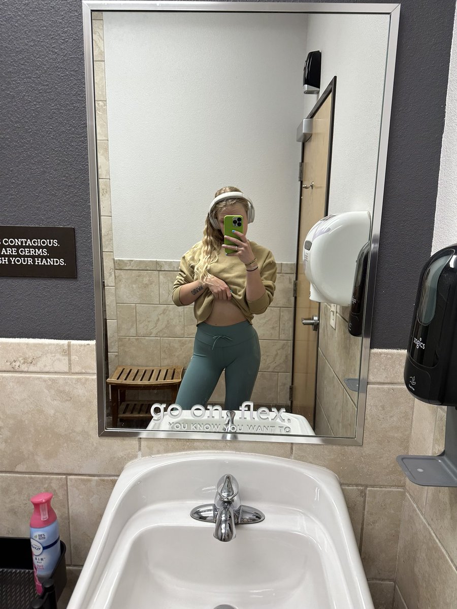 badmads1997's tweet photo. Such a wet, sweaty girl 🥵 https://t.co/tFqhEAa7bl