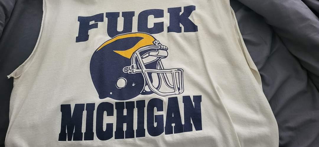 MichiganSucks8's tweet photo. I need to get me one of these Michigan shirts! #FuckMichigan #HateMichigan #scUM #GoBlow #MichiganSucks https://t.co/kgn2Q9OOFG