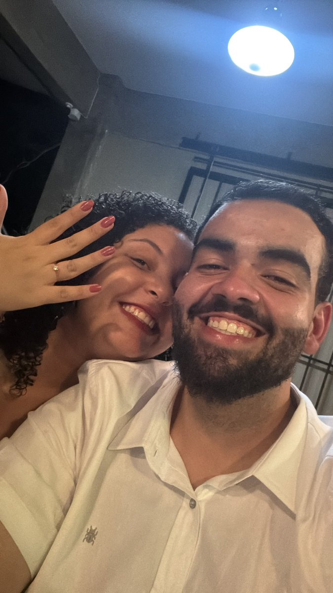 andreluciasilva's tweet photo. então um dia eu postei que meu sonho casar com alguém eneagrama tipo 2

até aqui tá tudo dando certo, hoje eu disse o primeiro sim ✨ tô noivaaaa https://t.co/1cW5ncUE3s