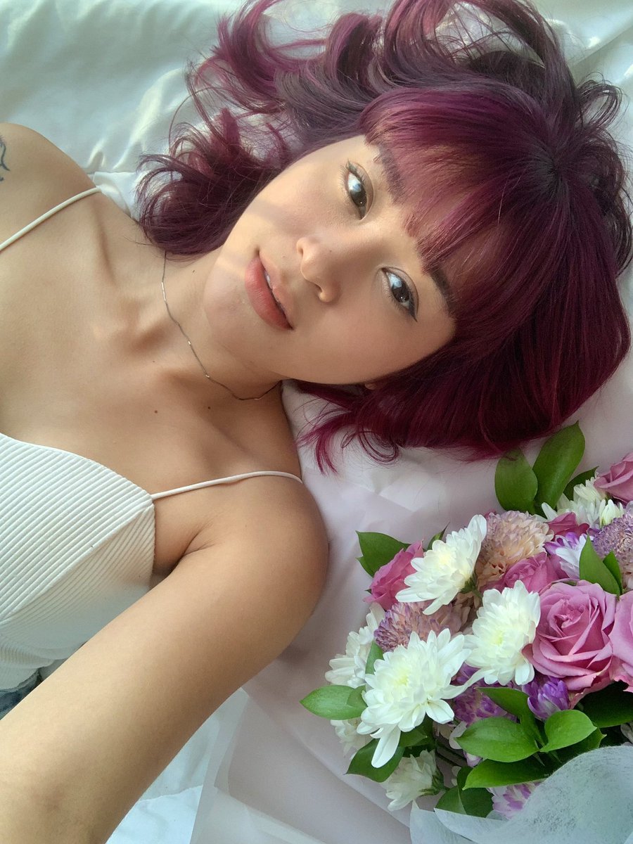 Zezyayv's tweet photo. Ooh to be loved like the ocean loves the shore ✨🌈💐💕 https://t.co/6RWbRYRuC8