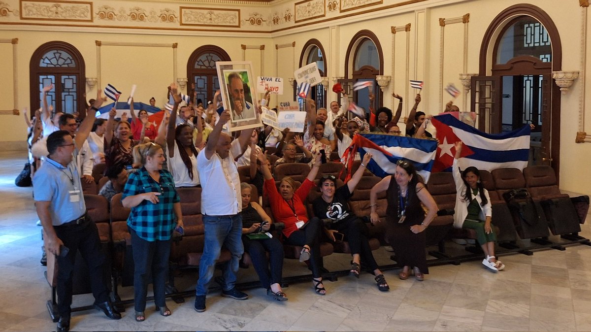 AvellaRivero's tweet photo. Participamos hoy en la plenaria por el 1ero de Mayo con los trabajadores de #LaHabanaEsSalud. 
#PorCubaJuntosCreamos 
#CubaPorLaVida https://t.co/V0JPUQmMRc