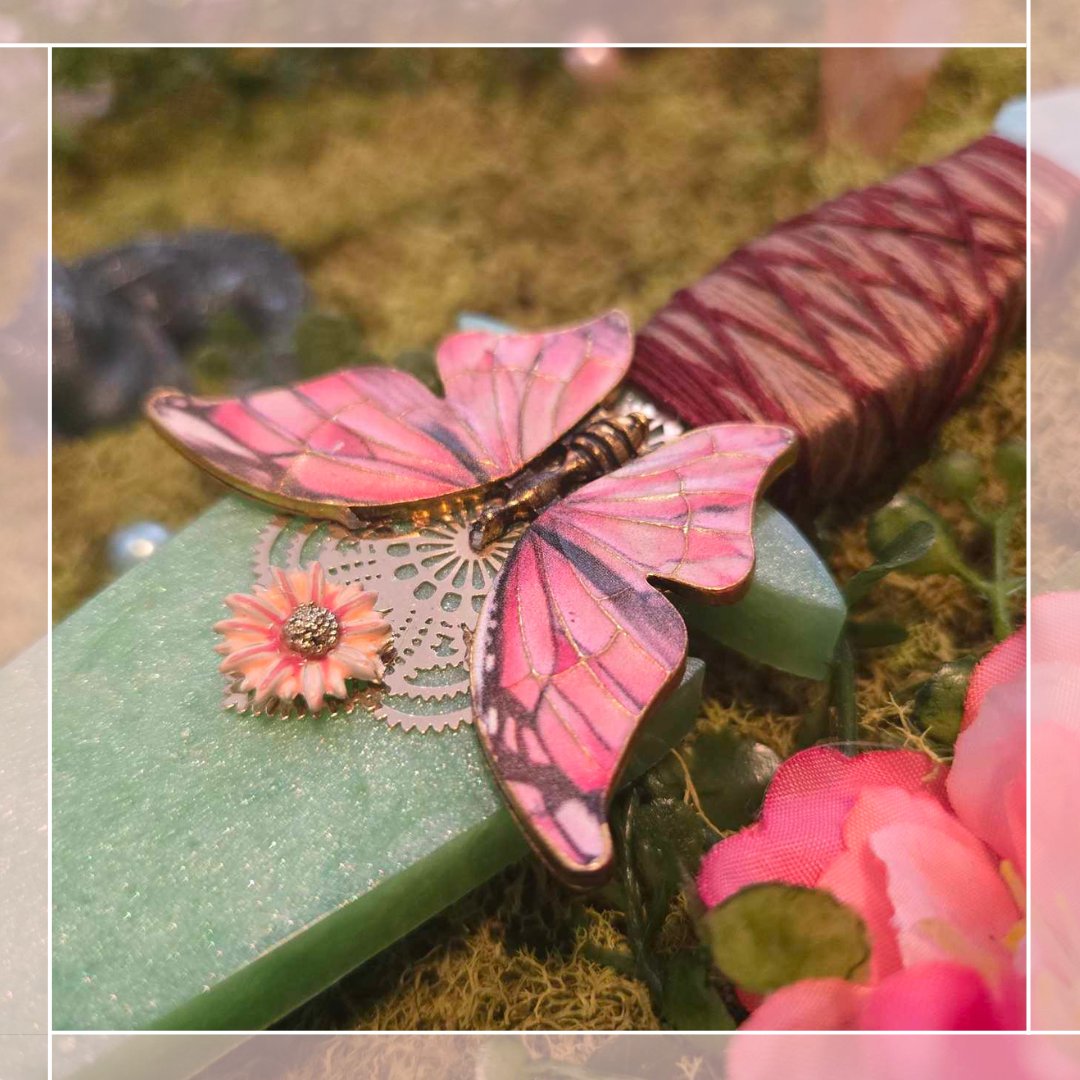 Have you ever seen a prettier dagger? We just finished up the new batch in preparation for Free Comic Book Day with @escapevelocitycomics! We also have some exciting announcements coming this week about our summer schedule!
Ready to #ChooseYourWeapon? 
#RPG #tabletop #cosplay