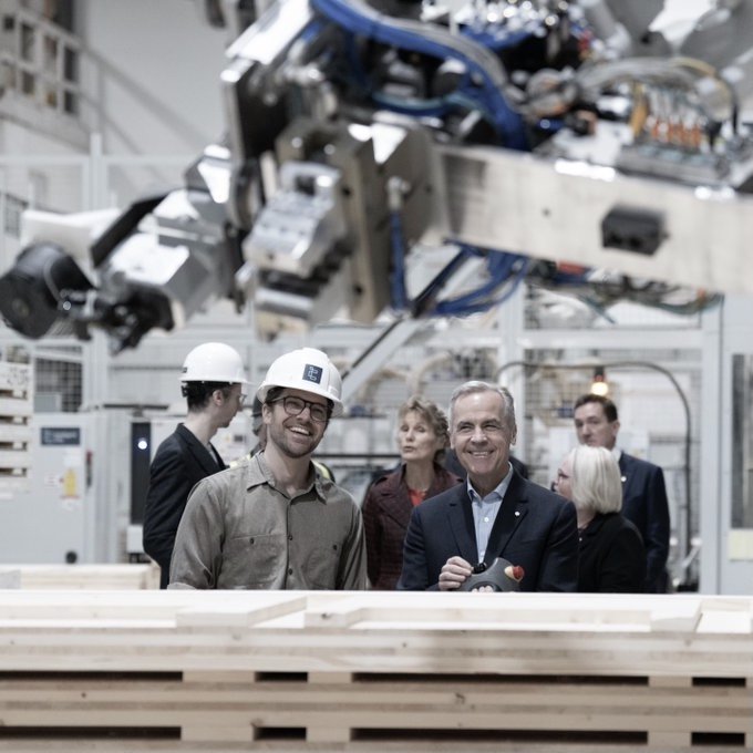 funtomvids's tweet photo. 🟥  I don't know about YOU - but I would rather have a smart, warm, genuine, qualified, steady and unshakeable Prime Minister, who is excited about BUILDING a prosperous future, for and WITH Canadians... ✅🇨🇦

Than ... a RAGE-farming snake-oil salesman who ONLY offers slogans and insults, and no Security Clearance. 😌 👎🏼