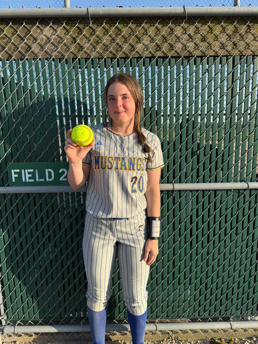 SEK_Sports's tweet photo. 💣 @JourneysbyGina SEK Bomb Squad 💣
🥎 Iola sophomore Zoie Hesse with a 3-RUN HOMER in a 12-8 victory over Prairie View! 🔥 Way to go, Zoie! 💪 #homerun #softball #Iola #sophomore #kspreps #SEKsports #SEKbombsquad #SEKelite #sports #kansas #homer #dinger https://t.co/gkRcTpeR2p