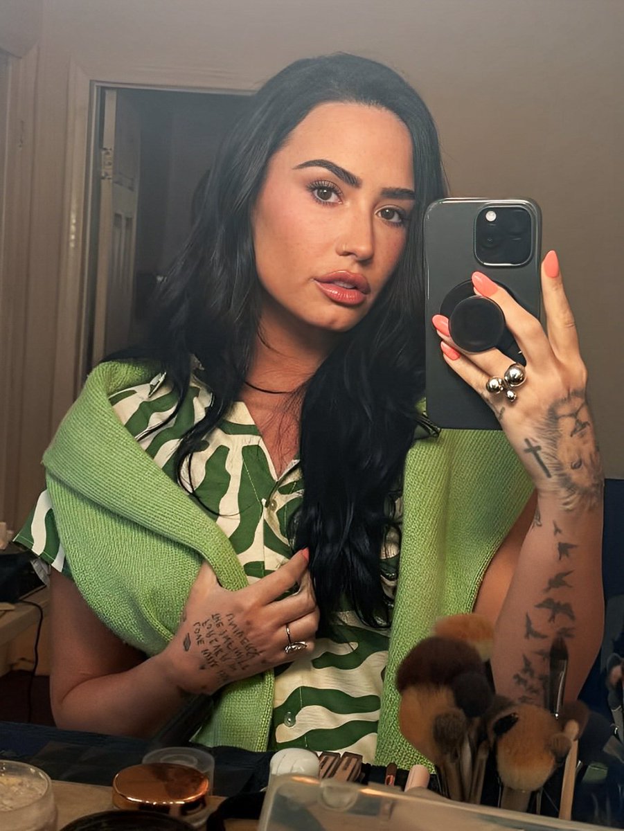 this picture of demi lovato.