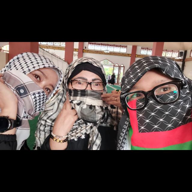 Stand with palestine. Always and forever 
#standwithpalestine
#palestine
#savesavepalestine