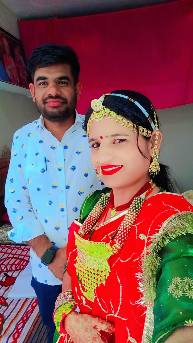 मुझे मेरी सादगी में रहना पसंद है,
बस कुछ लोगों को मेरी यही आदत बड़ी खलती