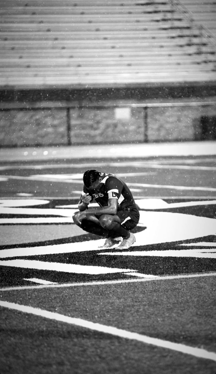 luvxrob's tweet photo. you can’t stop the rain. 4-1. https://t.co/toDQ1gOSjK