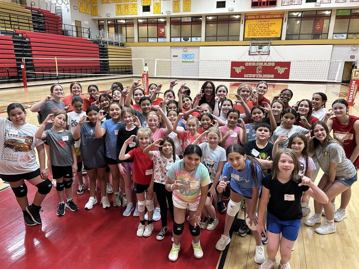 Tonight we kicked off our first week of Red and Gold Spring League with our incoming 3rd-5th graders! Our current Lady Mustangs did a great job coaching our Future Mustangs! ❤️💛❤️
#WeAreCoronado <a href="/CHSMustangsLBB/">Coronado High School</a>  <a href="/CHSMustangsLBB/">Coronado High School</a>