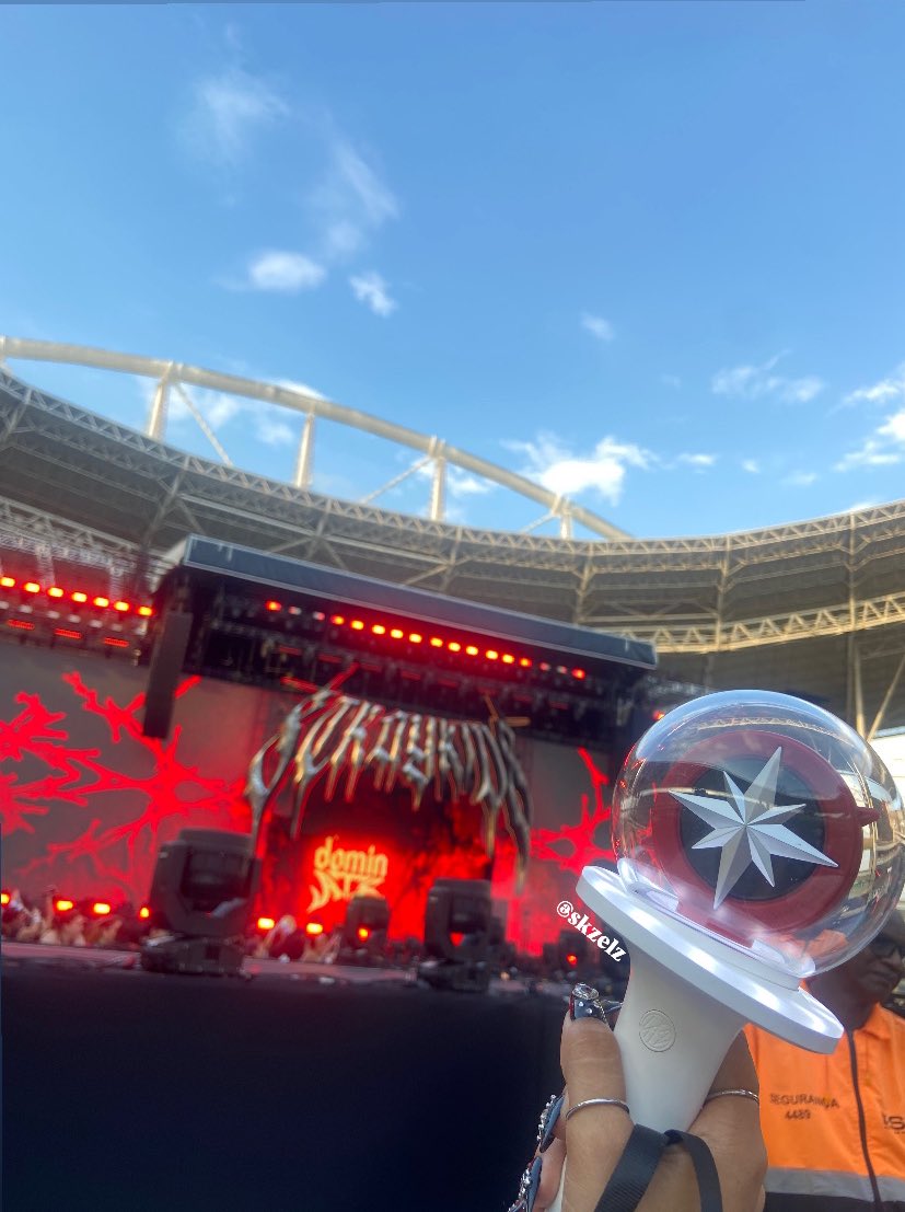 skzelz's tweet photo. já tem uma semana que eu tive essa experiência fenomenal😭❤️
#dominATE_RIODEJANEIRO https://t.co/MtLyferOnu