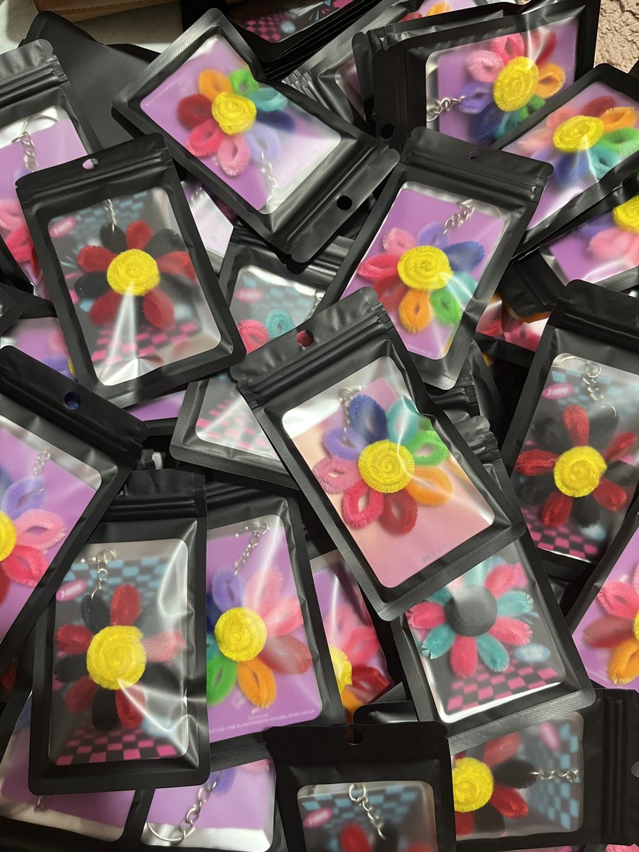 kbangtanfairy's tweet photo. HOPE ON THE STAGE MANILA
Fan support by @kbangtanfairy 

🌼🌸 Handmade Flower Keychains 🌸🌼

 • April 12, 2025
• 1:1 onlyyy 
• Would love to trade 
•Likes/RTs are much appreciated

Can’t wait to meet you ARMYSS 💜💜💜

#HOPE_ON_THE_STAGE_TOUR 
#HOPE_ON_THE_STAGE_TOUR_Manila https://t.co/i1MadQJBmS