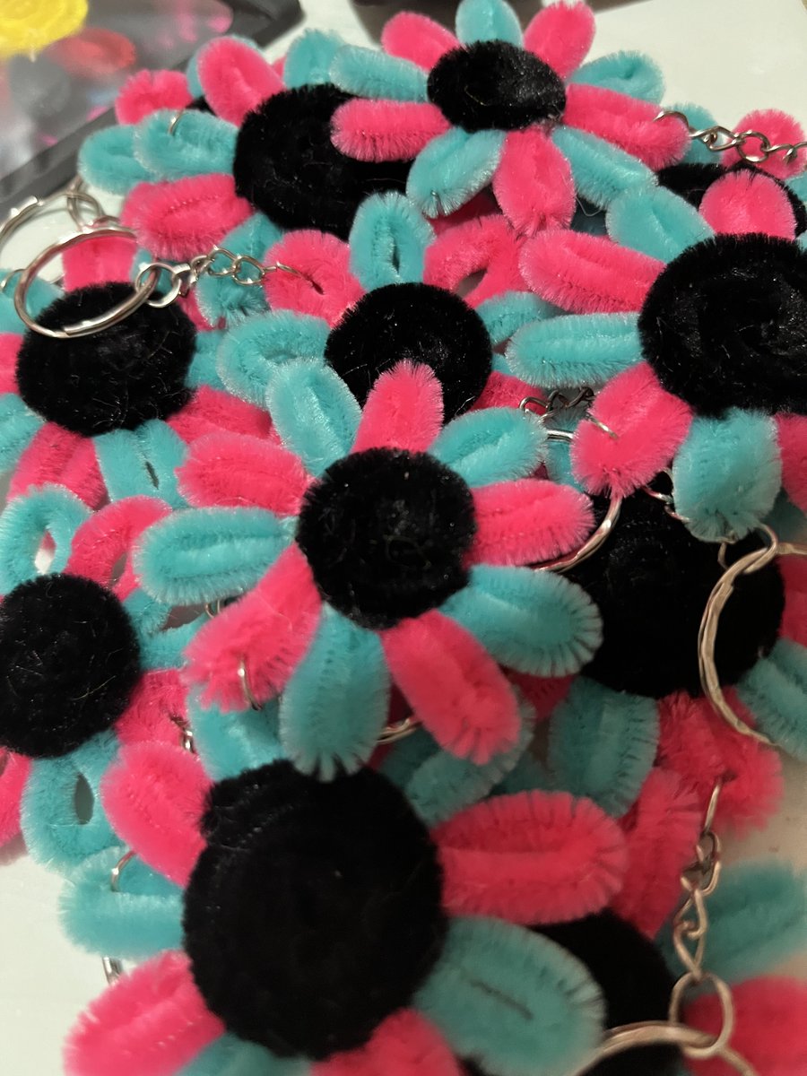 kbangtanfairy's tweet photo. HOPE ON THE STAGE MANILA
Fan support by @kbangtanfairy 

🌼🌸 Handmade Flower Keychains 🌸🌼

 • April 12, 2025
• 1:1 onlyyy 
• Would love to trade 
•Likes/RTs are much appreciated

Can’t wait to meet you ARMYSS 💜💜💜

#HOPE_ON_THE_STAGE_TOUR 
#HOPE_ON_THE_STAGE_TOUR_Manila https://t.co/i1MadQJBmS