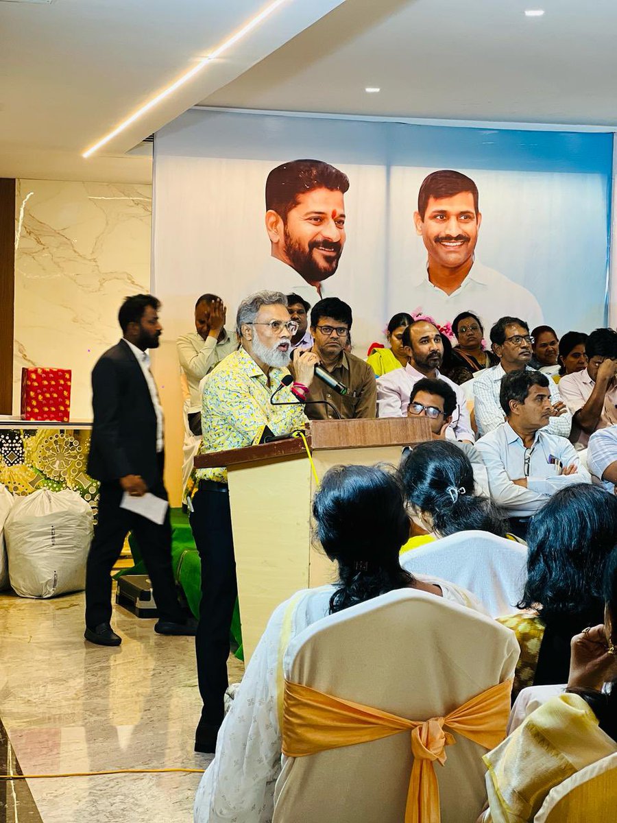 SPOUSE_FORUM's tweet photo. ఉమ్మడి రంగారెడ్డి మరియు హైదరాబాద్ జిల్లాలో ఈరోజు జరిగిన రెవెన్యూ ఉద్యోగుల ఆత్మీయ సమ్మేళనంలో..!!

TGEJAC చైర్మన్  వి.లచ్చిరెడ్డి గారు https://t.co/xfS76x1wAi
